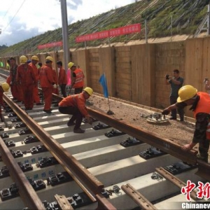 �������F���ȫ���_ͨ ��ɫ�����ߺڶ�����܉