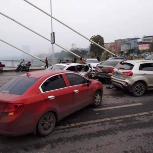 �ٿ�����ɫ�|�Ϙ���܇�B�h(hu��n)��ײ���¹��������@��.....