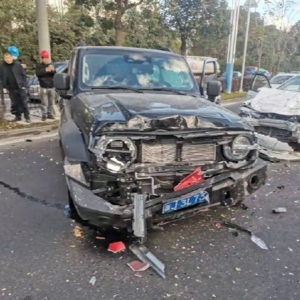 һ̹��300ײ����������ײ�ϰ�죡�W(w��ng)�ѣ�܇��ײ�ɏV��